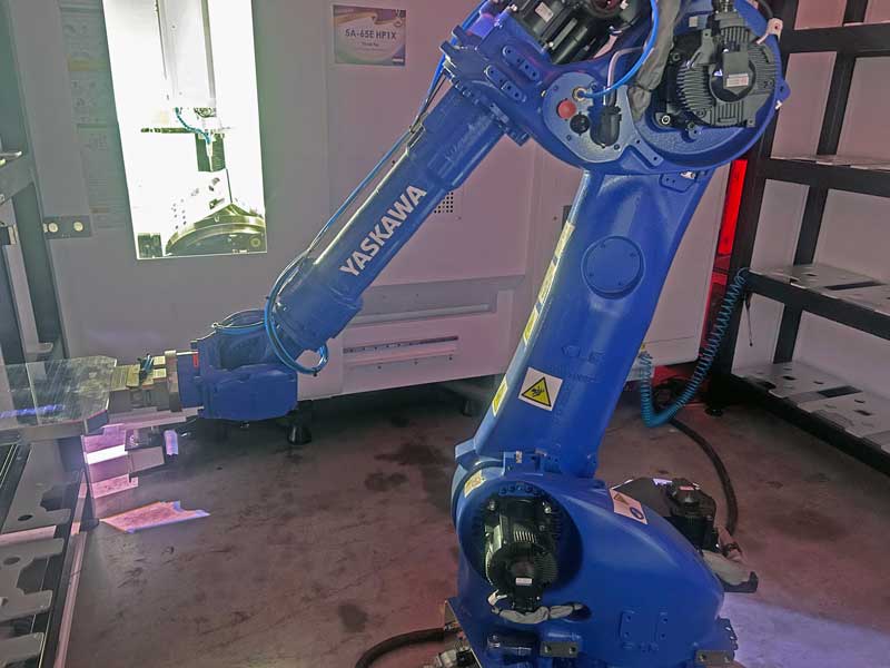 Yaskawa robot voor CNC machines - Van de Brande Techniek